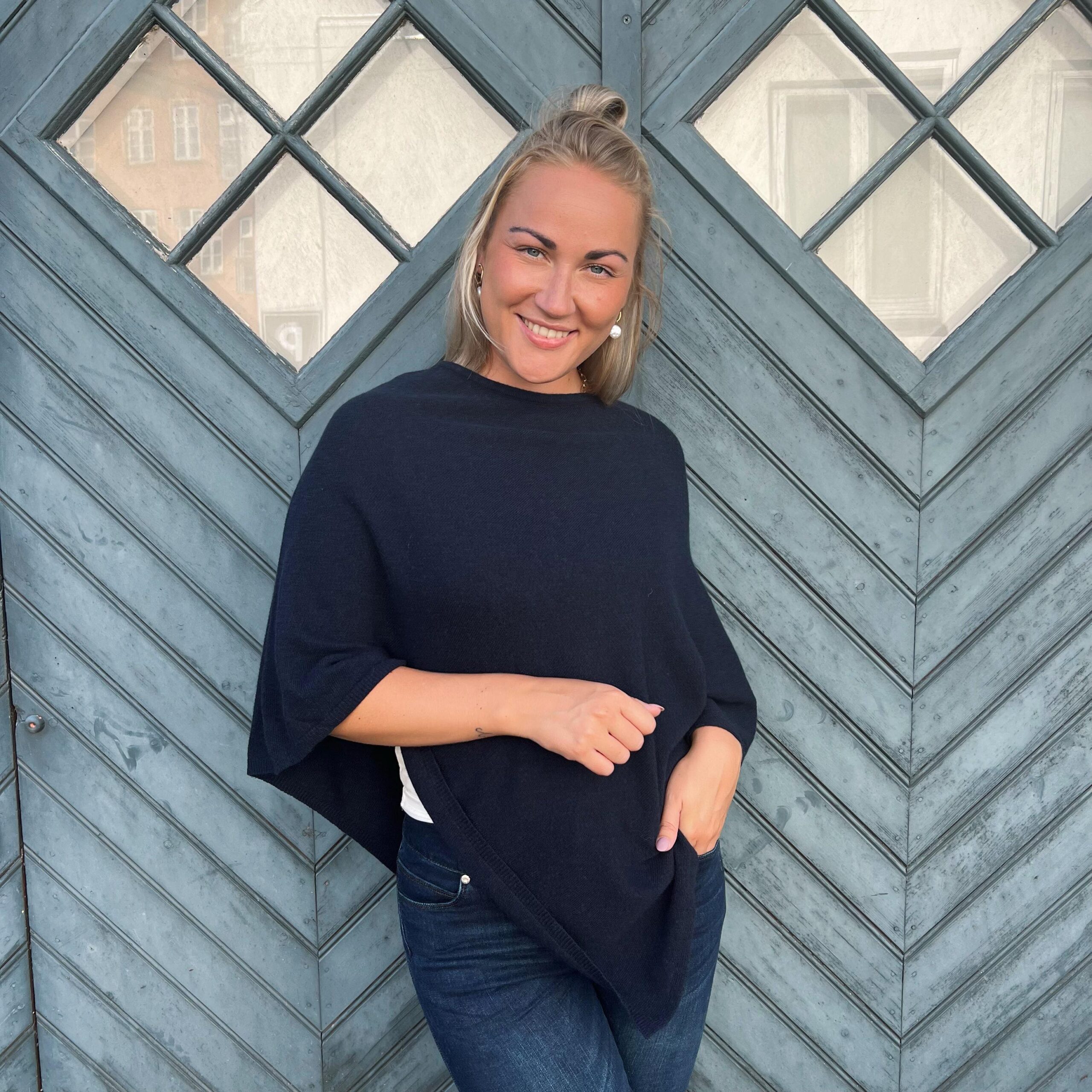 Becca poncho marine