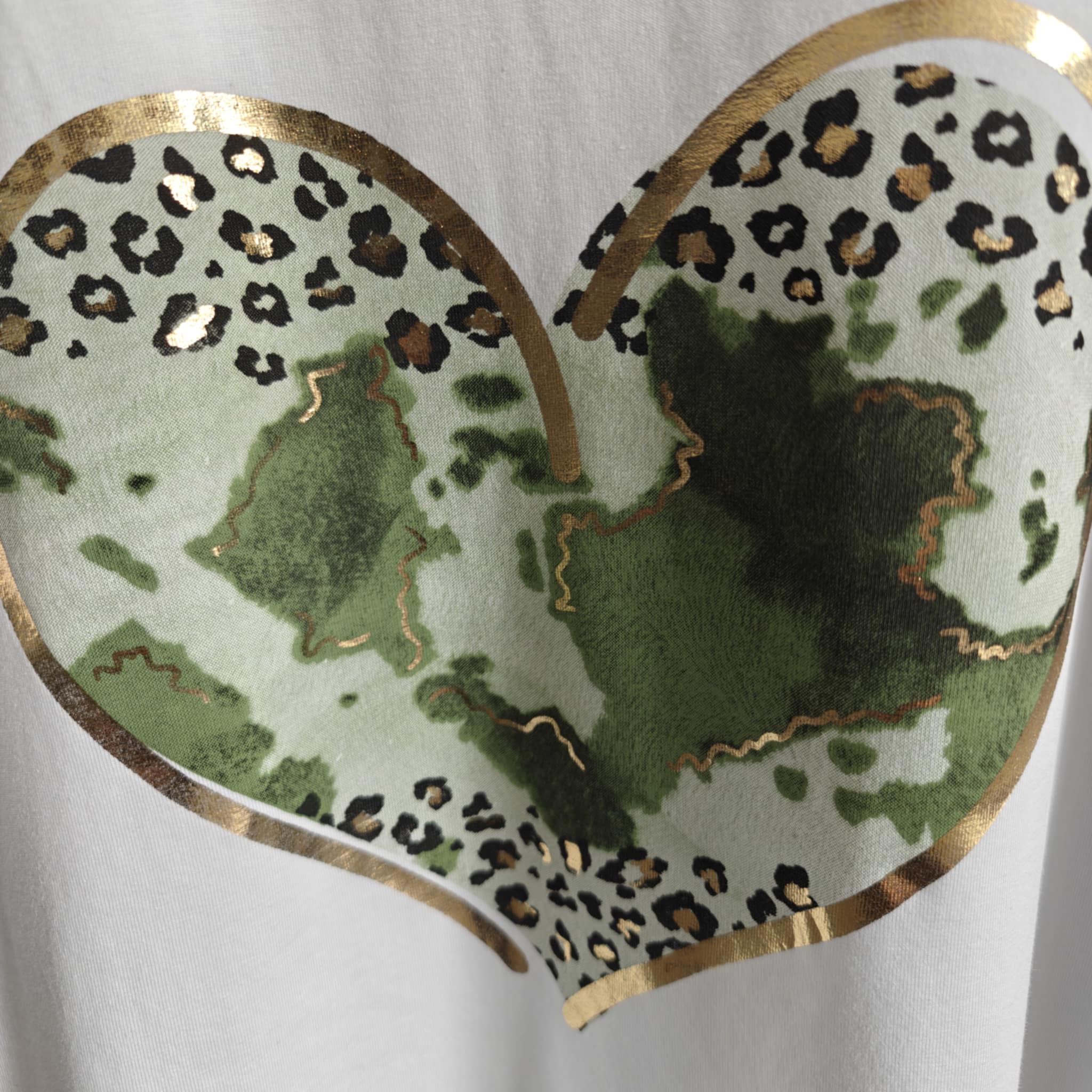 Maddie tee leo heart army