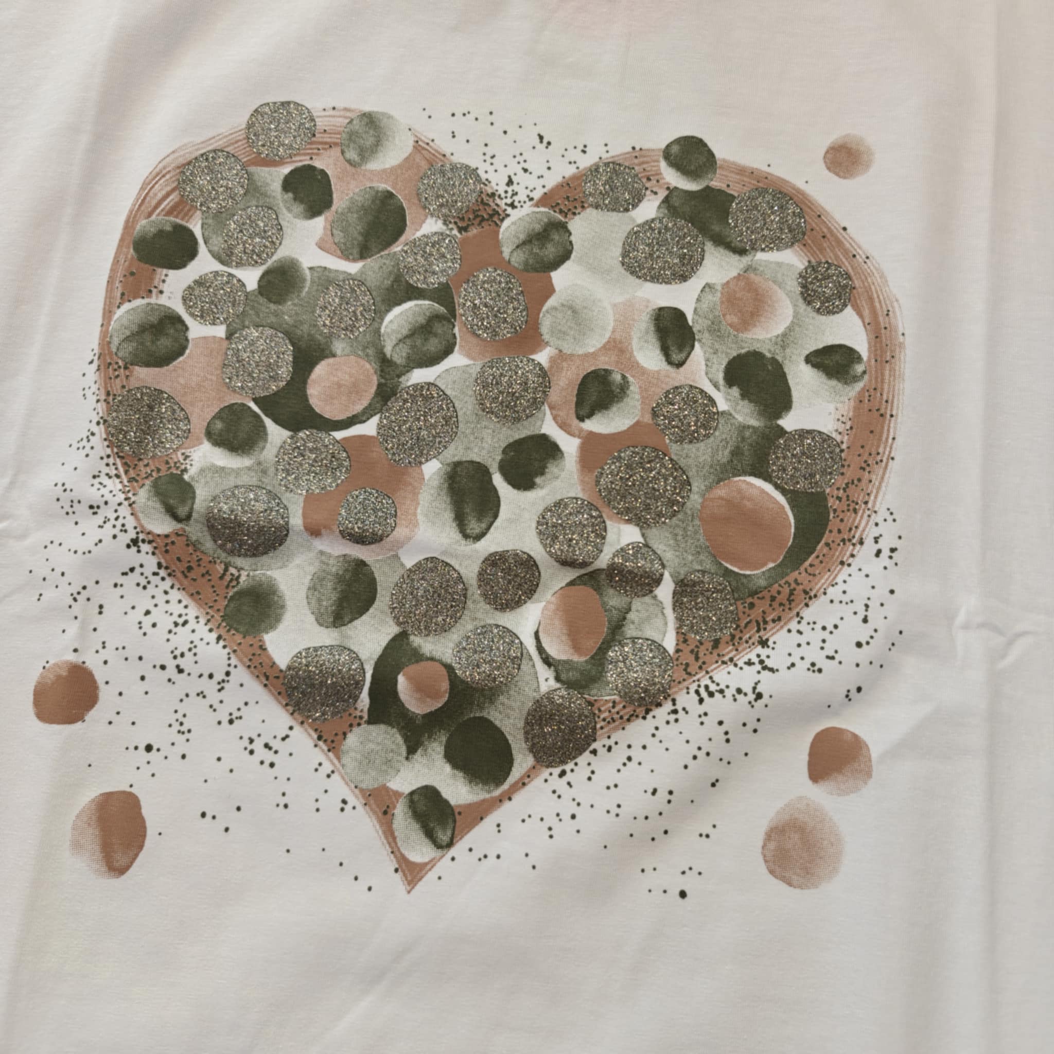 Maddie tee heart dot army