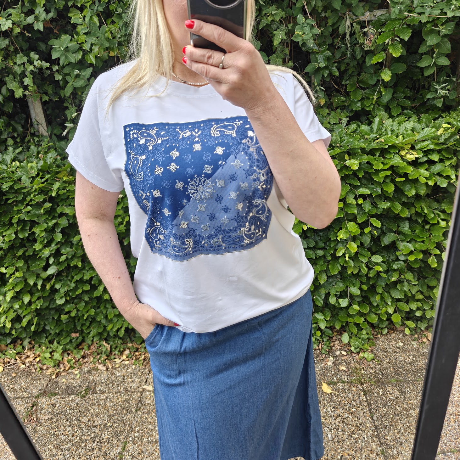 Maddie tee paisley blue