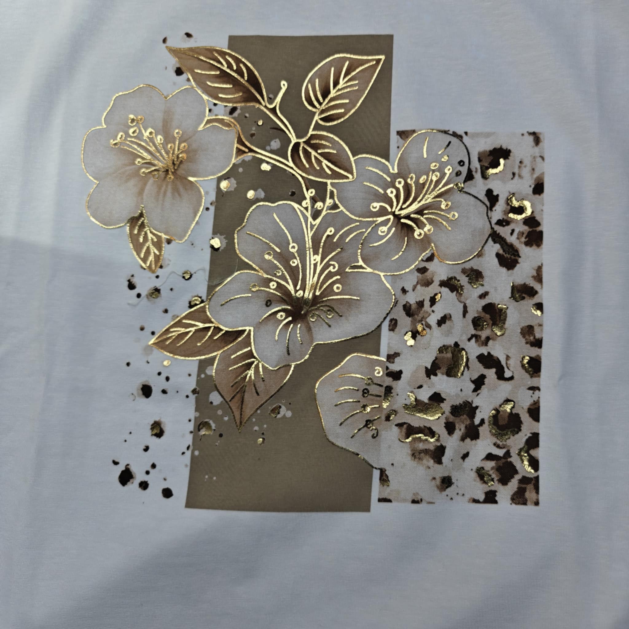 Maddie tee lillies camel