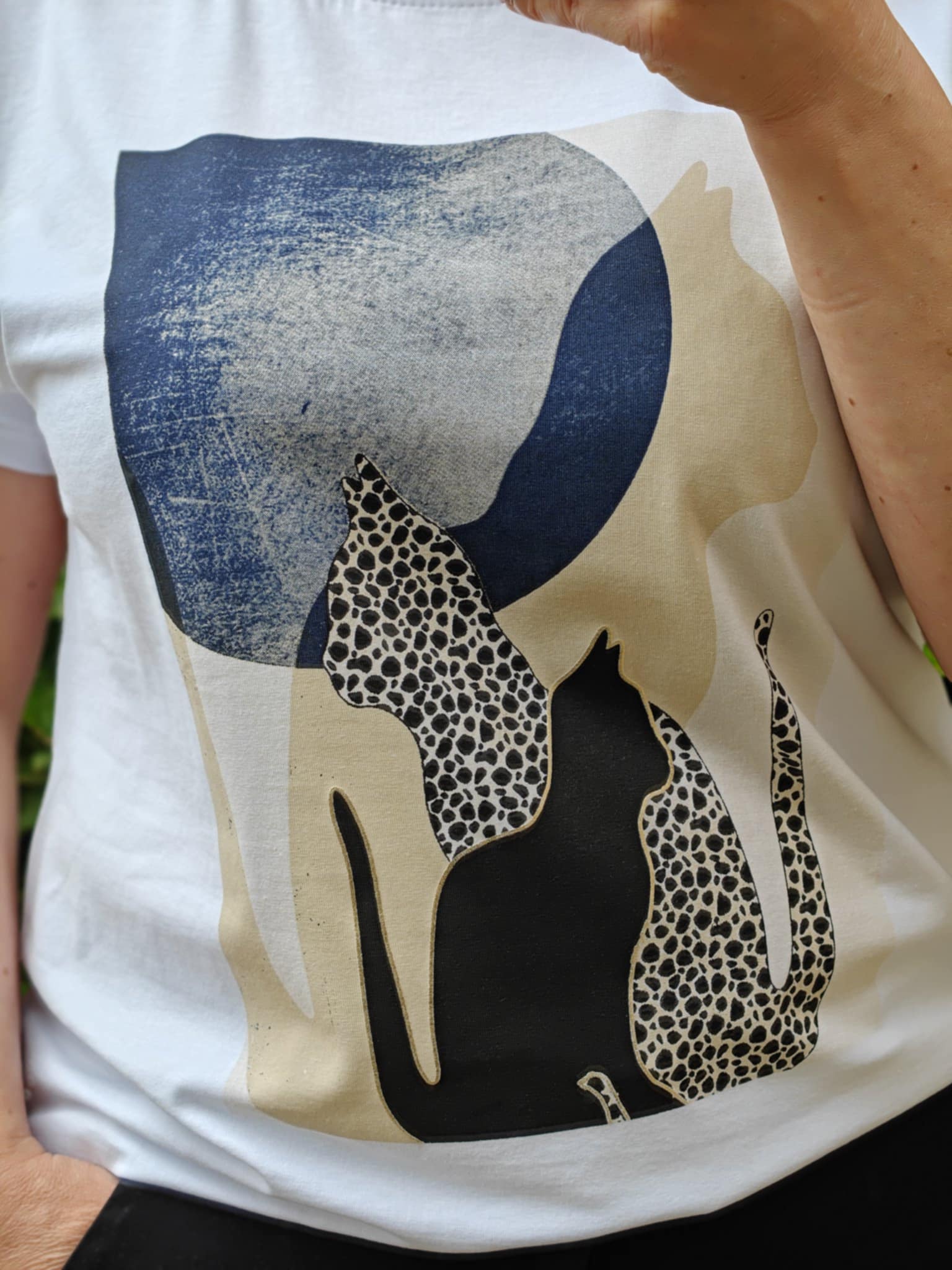 Maddie tee leo cat blue