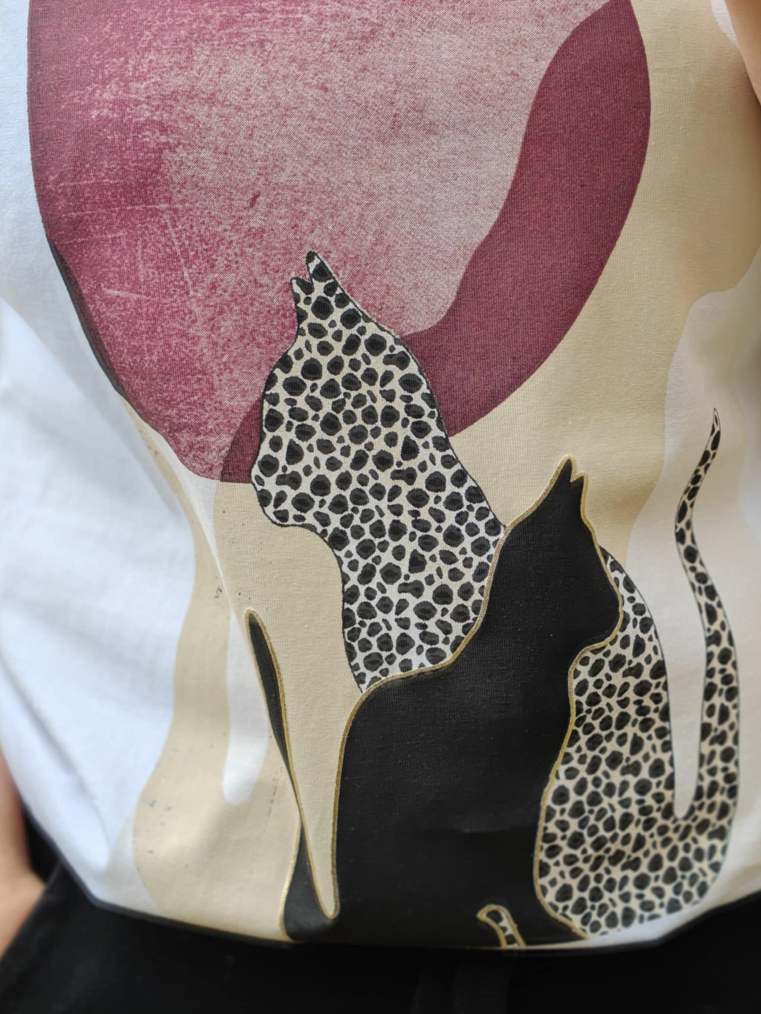 Maddie tee leo cat bordeaux