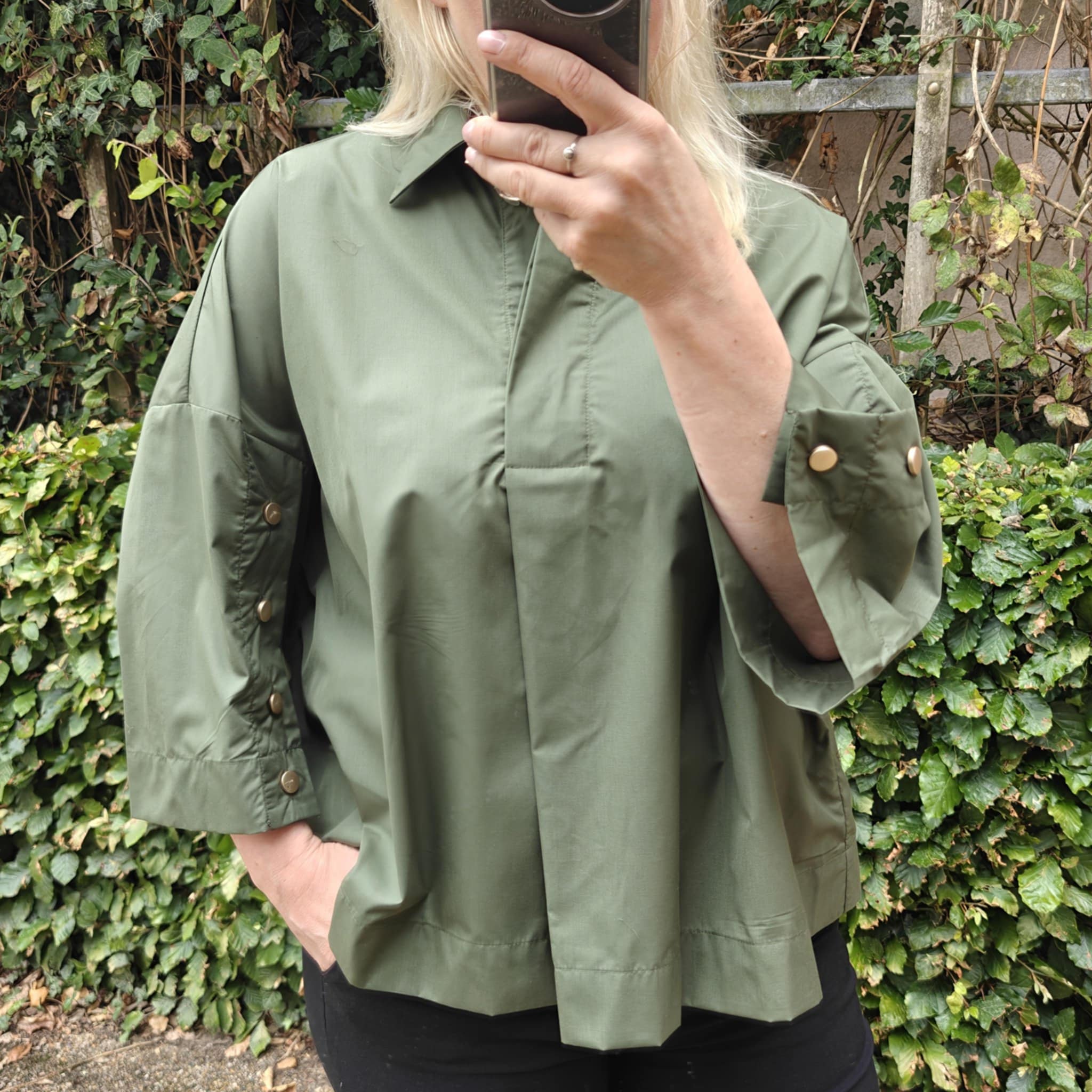 Continue Klara shirt army