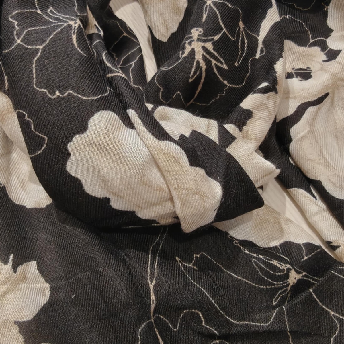 Black cream tørklæde