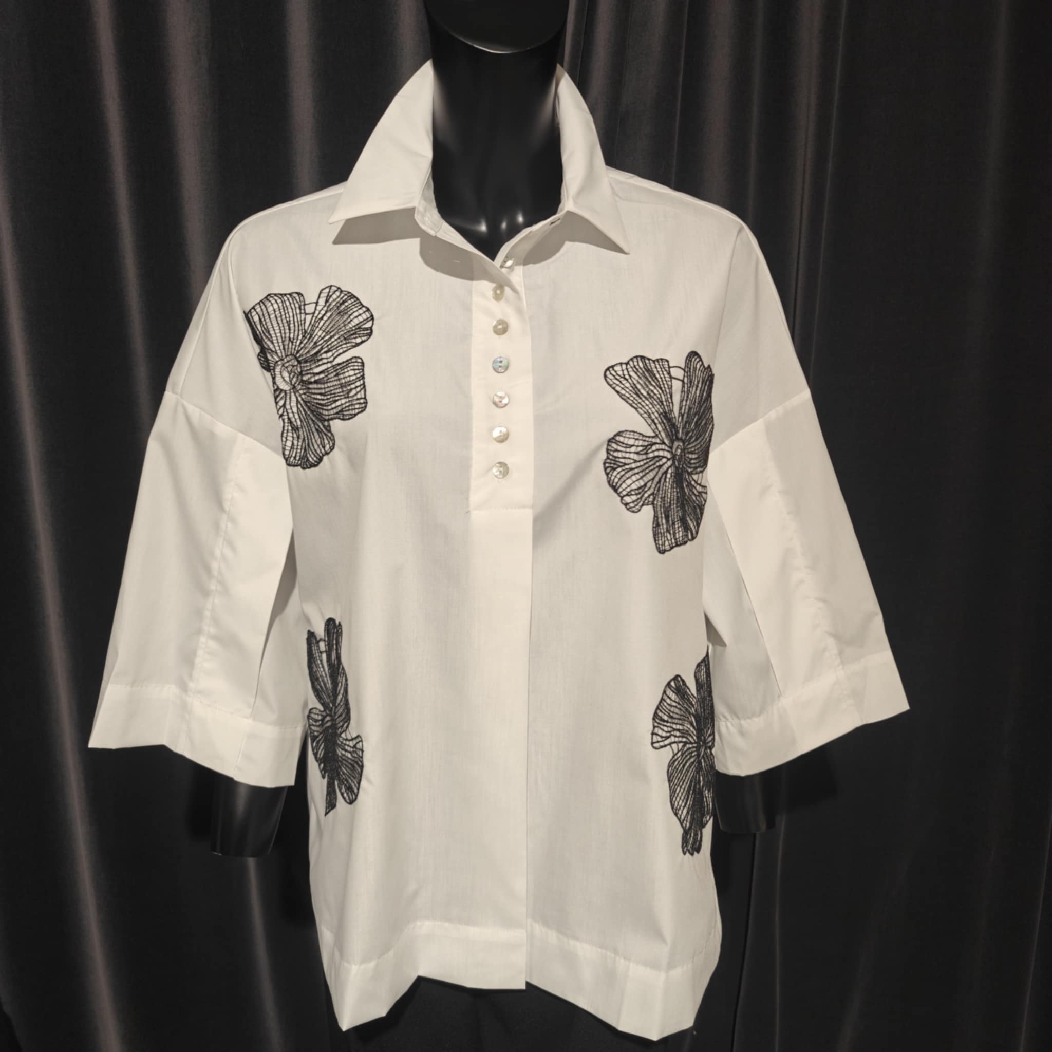 Continue Klara flower embrodery white