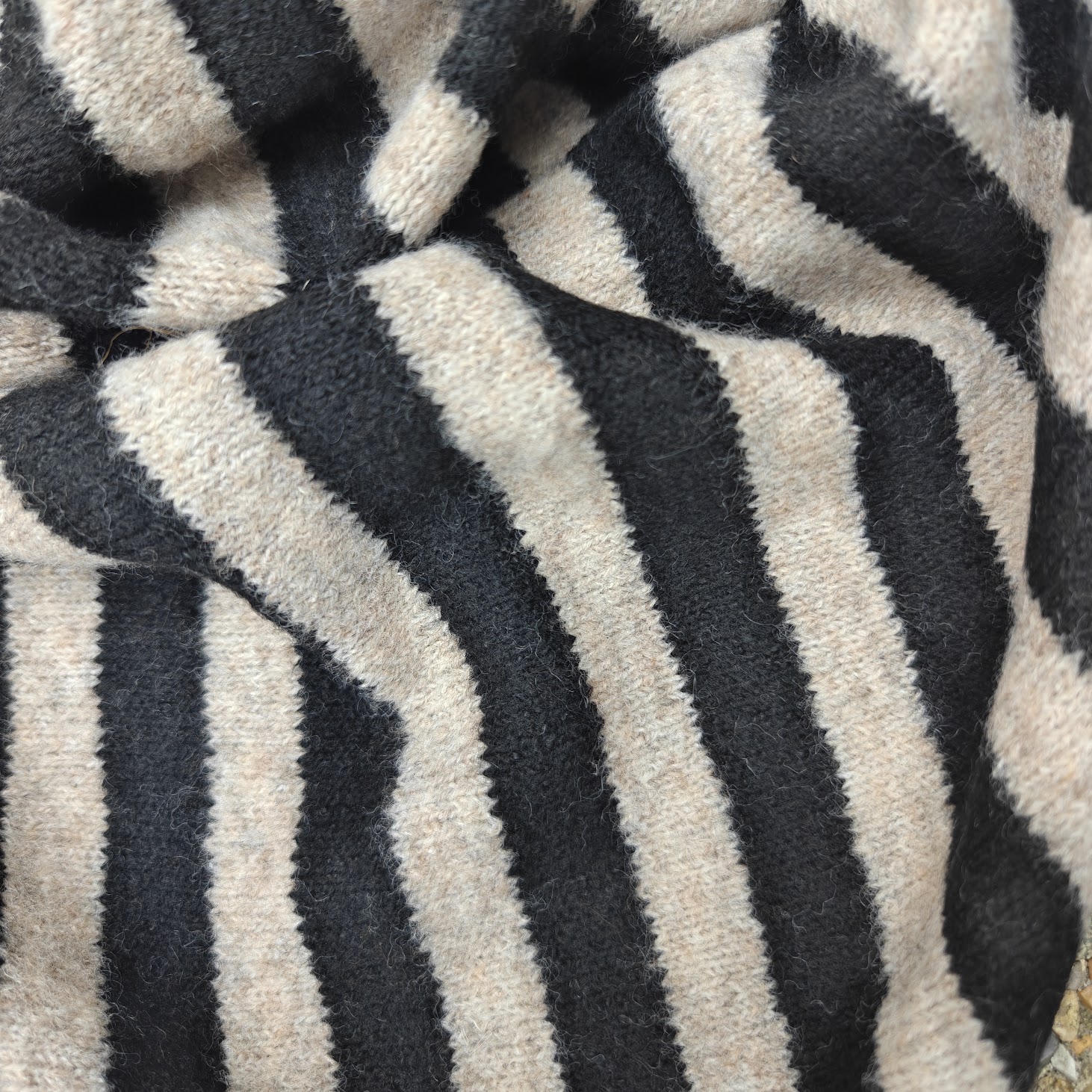 Balia halstørklæde black stripe